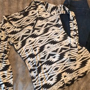 Express V-Neck Aztec Print Long Sleeve Tee